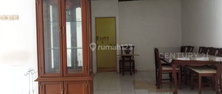 Rumah 2 Lantai Terawat, Tenang & Asri Di Kemayoran 1