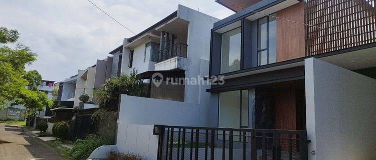 Rumah Mewah Baru di Komplek Elite Setraduta 1