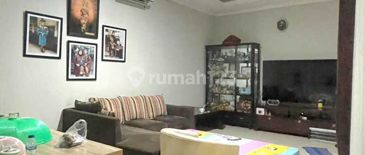 Comfortable, Flood-Free & Ready-to-Occupy Residence in Kebayoran Bintaro, South Tangerang 1