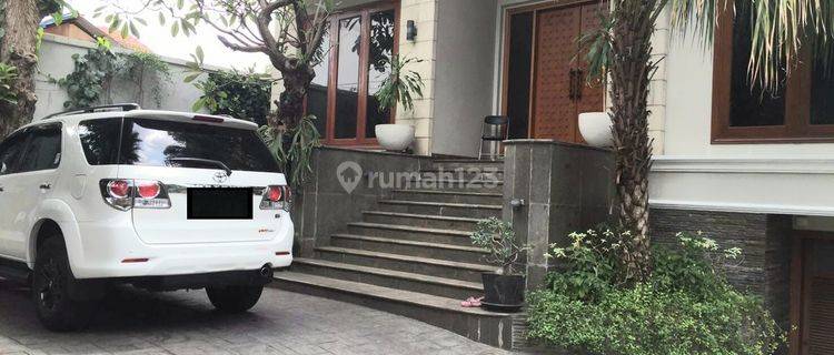 Rumah Mewah Dan Megah 2 Lt. Plus Basement Di Kawasan Elit Menteng 1