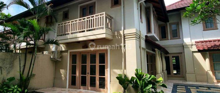 FOR RENT. BALINESE MODERN HOUSE COMPOUND IN KEMANG. 1