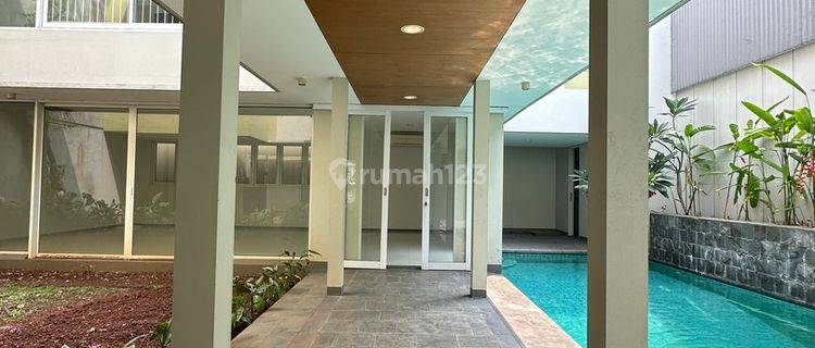 Rumah 3 Lantai Dan Private Pool di Jaya Mandala Kuningan Jakarta  1