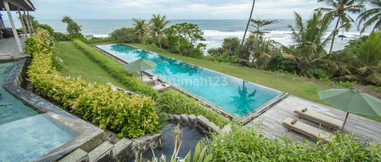 Luxury Hideaway Beachfront Villa In Tabanan Vl2620 1