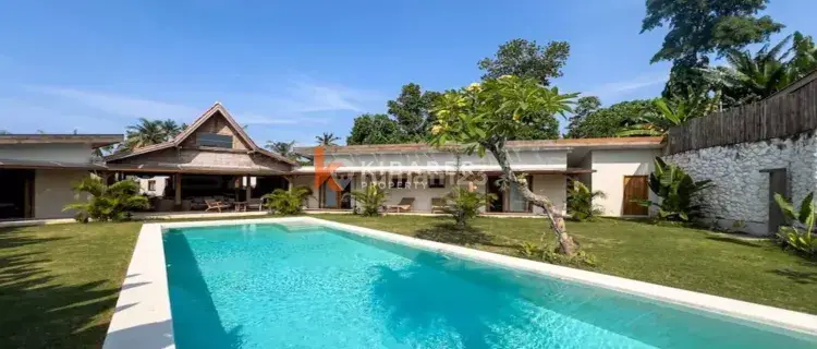 Tropical Paradise Three-Bedroom Villa Five-Minutes from Kedungu Beach (Available from May 21st 2025) YRR3543 1
