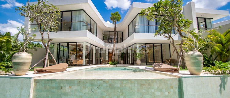 Properti mewah baru empat kamar tidur dijual di Umalas VL3213 1