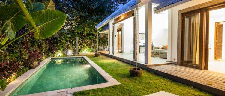 Modern Two Bedrooms Villa For In Kerobokan Vl1976 1