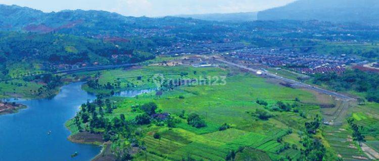 Tanah Kavling Siap Bangun View Danau di Tatar Nilapadmi KBP 1