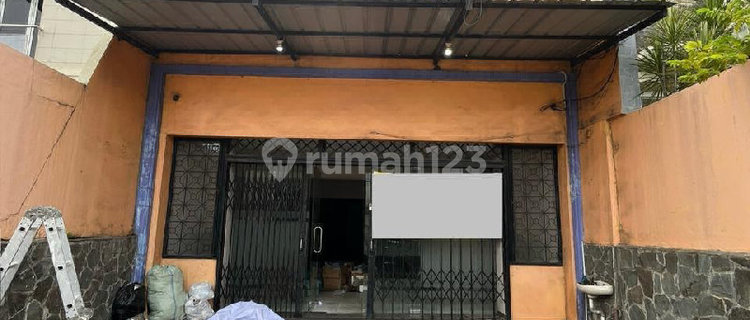 Shop House for Rent at Strategic Location in Yos Sudarso 1