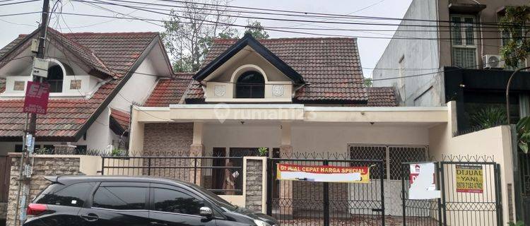 Disewakan Rumah Strategis Pinggir Jalan Raya di Bsd Kencana Loka 1