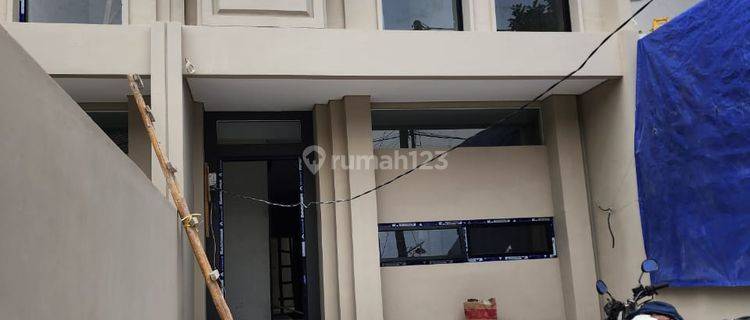 Dijual Rumah Baru Dengan Lokasi Strategis di Gading Serpong 1