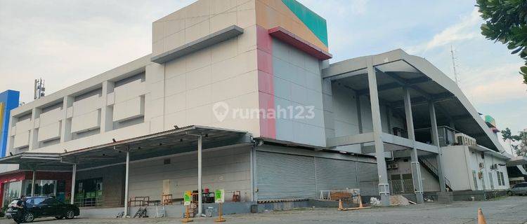 Disewakan Ruangan didalam Mall, View Luar Danau Di Tangerang Selatan 1