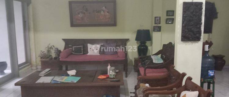 Rumah Di Hook Dekat Taman Komplek Perumahan 1