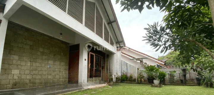 Dijual Rumah 3 Lantai di Jalan Kiputih Ciumbuleuit 1