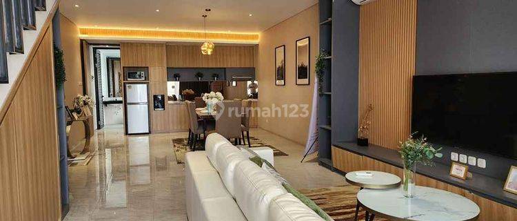 Rumah 3 Lantai di Lynn Parc Landmark Residence 1