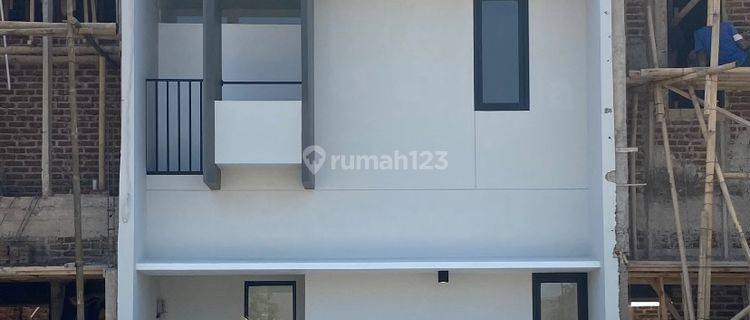 Rumah 2 Lantai di Hinata Living, Taman Rahayu Bandung 1