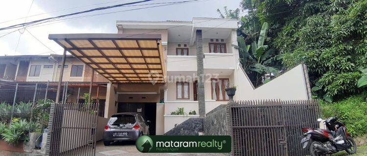 Rumah 2 Lantai Bagus Semi Furnished SHM di Jl.gegerkalong Tonggoh, Bandung 1