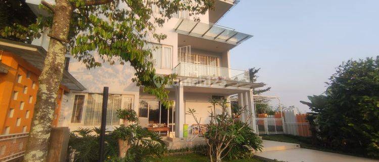 Luxurious House With Pool+balcony Full View di Resort Dago Pakar 1