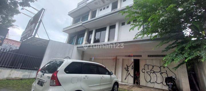 Ruang Usaha di Surya Sumantri Dekat Tol Pasteur 1