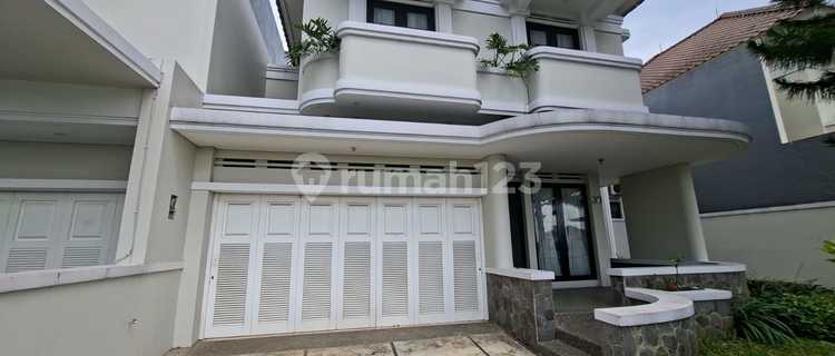 Rumah di Guru Gantangan Kota Baru Parahyangan 1