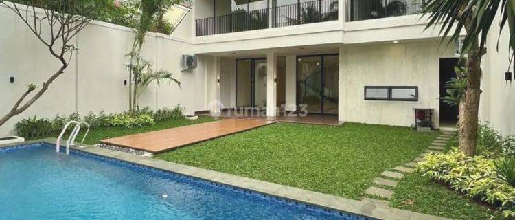 Rumah 2 Lantai Unfurnished SHM di Kemang, Jakarta Selatan 1