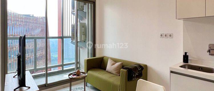 1 Bedroom + 1 Study Unit. New & Furnished South Quarter 1