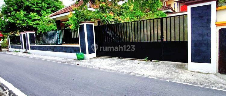 Rumah luas MURAH lingkungan nyaman di Sumber Banjarsari Solo  1