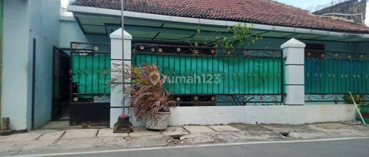 Rumah Induk & Kos Dekat Kampus Duta Bangsa Banjarsari Solo  1