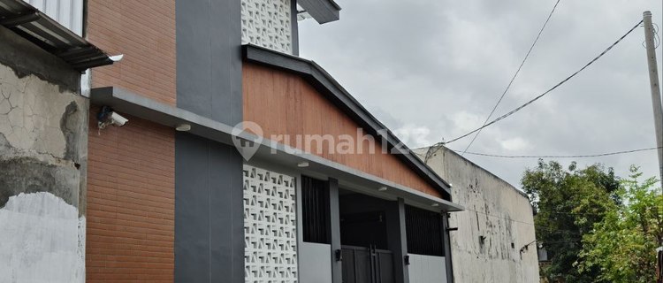 Exclusive Women's Boarding House 28 Doors Near UNS and Isi Surakarta 1