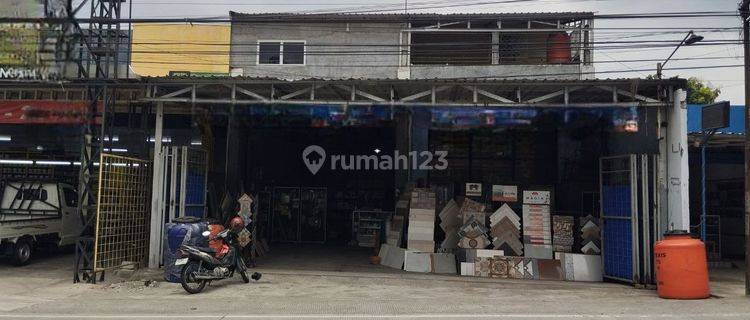 Ruang Usaha Dan Rumah Hunian Tepi Jalan Utama Gondangrejo 1