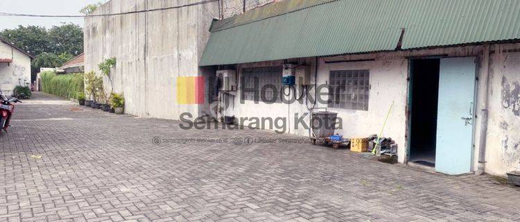 Bangunan Cafe Hitung Tanah Di Jalan Tanjung 1