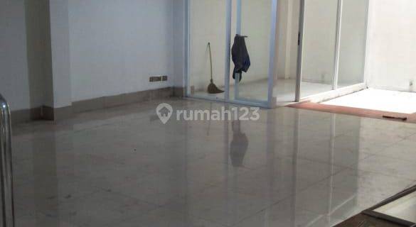Rumah 222 Meter Unfurnished di Gelong Baru, Tomang, Jakarta Barat 1