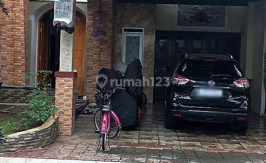 Rumah 2,5 Lantai Dekat Sport Center di Kota Baru Parahyangan 1