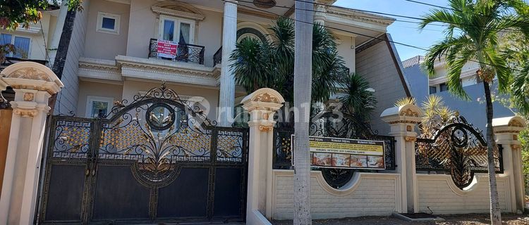 For Sale: Galaxy Bumi Permai House in Araya, Surabaya 1