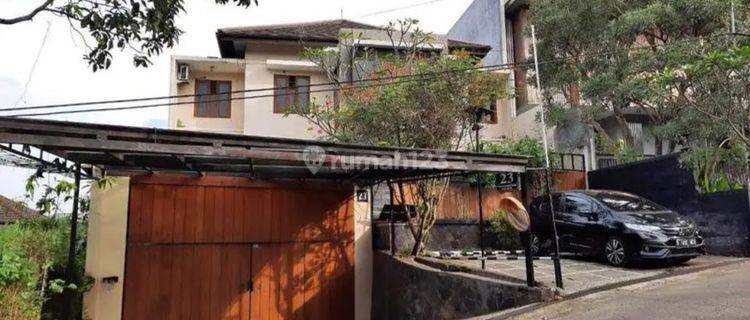 Rumah 2 Lantai Bagus SHM di Karang Tineung, Bandung 1