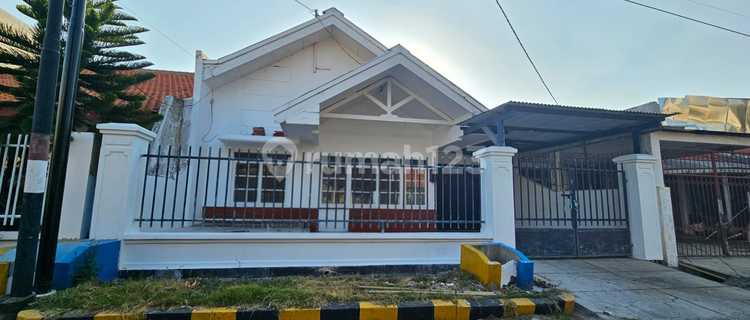 For Rent: Well-Maintained, Nice House in Rungkut Asri, East Surabaya, Behind McDonald's 1