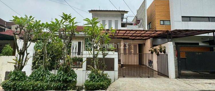 Rumah Cantik Modern di Cinere 2 Lantai SHM Bagus 1