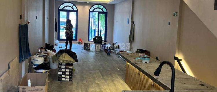Ruko Siap huni 4 lantai Santorini Style Di Kebayoran Baru Jakarta Selatan Bagus 1