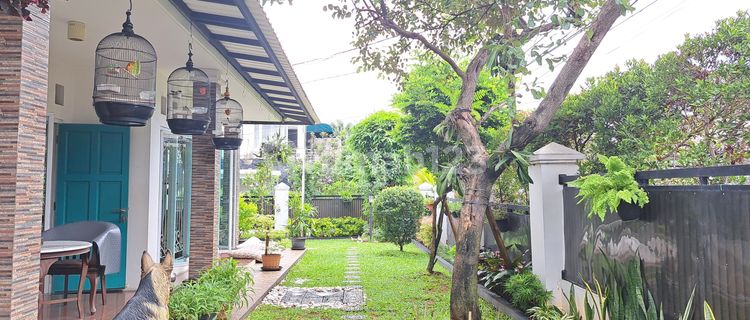 "Luxury Corner House in Bona Indah Lebak Bulus, Strategic Location & Move-in Ready!" 1