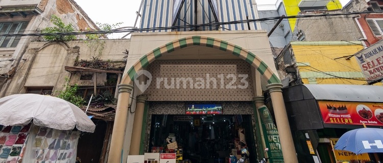Ruko 3 Lantai Kawasan Ramai di Pasar Baru, Bandung 1