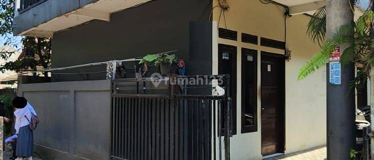 Kost Kamar Mandi didalam, Ada Parkiran Motor di Pameuntasan 1