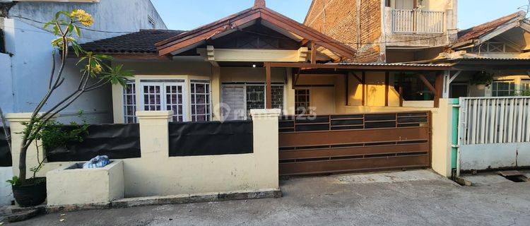 Rumah One Gate System Dekat Jalan Raya di Nata Endah 1