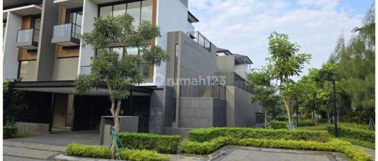 Rumah Sultan CORNER Siap Pakai Cluster LAUREL Navapark - BSD City 1