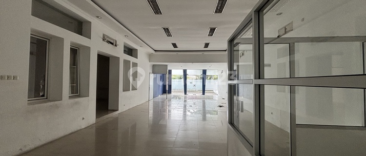 Business Space on Majapahit Street Near Bangkong 1