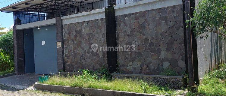 Rumah 2lantai lokasi bonafide Solo Baru, belakang Carrefour 1