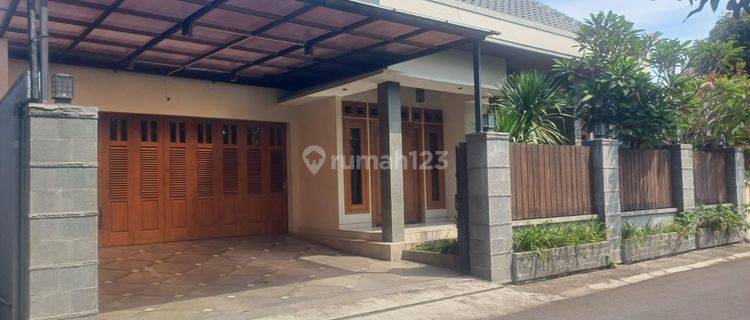 Rumah bagus & nyaman semi furniture dgn lantai parket kayu 1