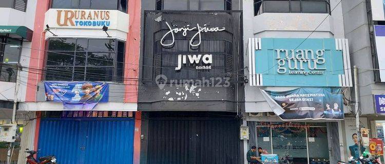 Ruko 3 Lantai Siap Pakai Lokasi Strategis Di Raya Wiyung, Parkiran Luas 1