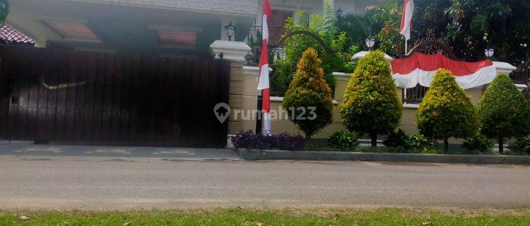 Rumah Mewah Komplek Waringin Permai Jatiwaringin  1