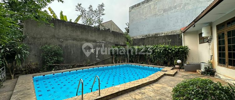 Rumah Layak Huni di Area Kemang 1
