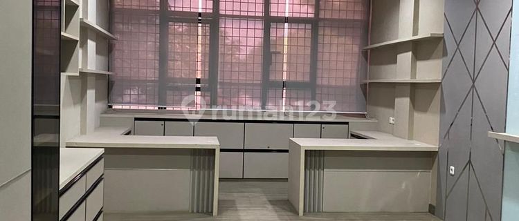 Neat, ready-to-use cheap shop house for sale at Kalideres Megah, 044CRS 1