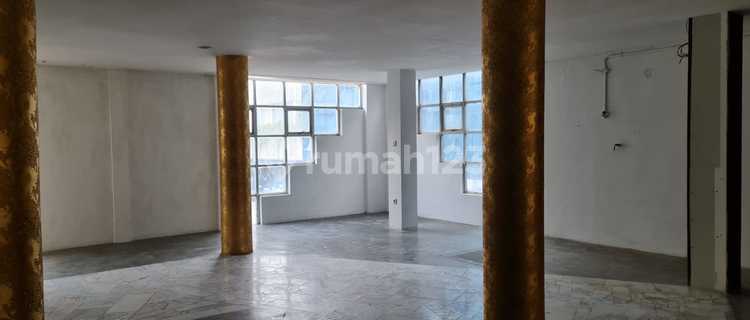 For Rent: Row of Shophouses in Kebon Jeruk, Size 9x15m², Price IDR 425M/year Negotiable. 1